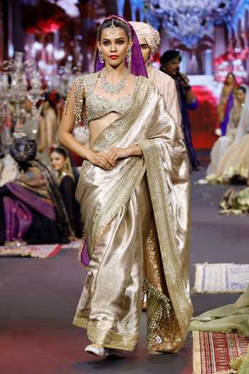 Itrh_Rose Gold Tissue, Organza Sweetheart Neck Gulnoor Saree Set With Dupatta _Online_at_Aza_Fashions