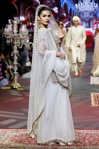 Itrh Noorika Saree With Embroidered Kurta 