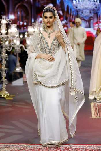 Shop_Itrh_Ivory Organza V-neck, Yes Noorika Saree With Embroidered Kurta _Online_at_Aza_Fashions