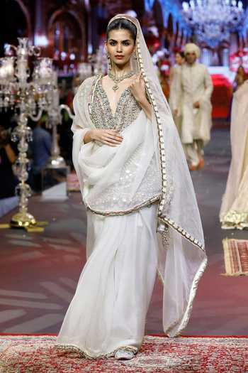Itrh_Ivory Organza V-neck, Yes Noorika Saree With Embroidered Kurta _at_Aza_Fashions