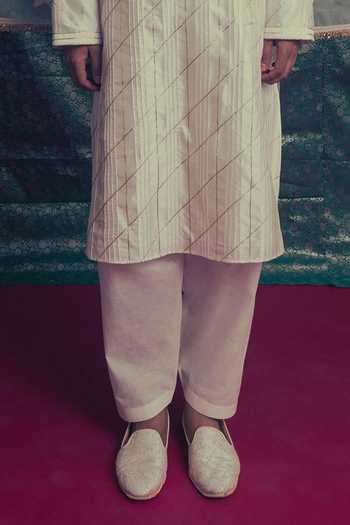 Label Earthen_Ivory Silk Ambar Pleated Kurta Set _Online_at_Aza_Fashions