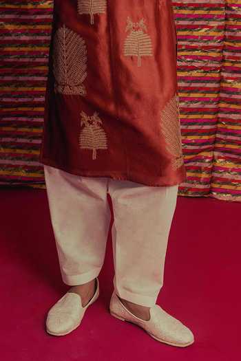 Label Earthen_Orange Chanderi Silk Swaroop Thread Work Kurta Set _Online_at_Aza_Fashions