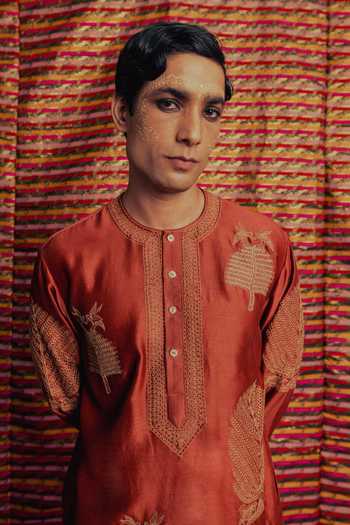 Shop_Label Earthen_Orange Chanderi Silk Swaroop Thread Work Kurta Set _Online_at_Aza_Fashions