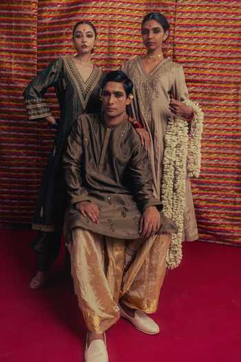 Shop_Label Earthen_Green Chanderi Silk Saaj Shringar Paisley Embroidered Kurta Set _Online_at_Aza_Fashions