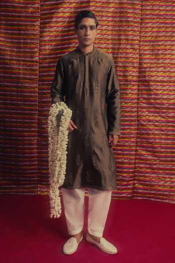 Label Earthen Saaj Shringar Paisley Embroidered Kurta Set 