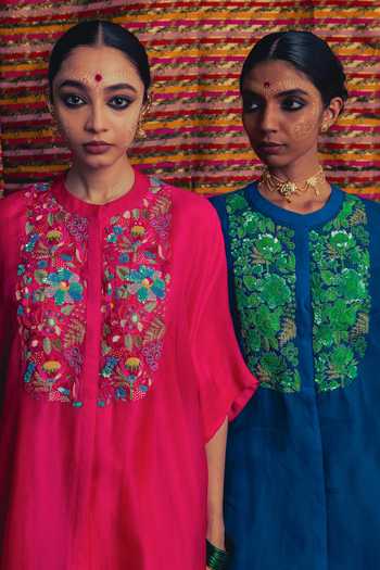 Buy_Label Earthen_Pink Organza Round Neck, Yes Gulposh Embroidered Kurta And Pant Set 