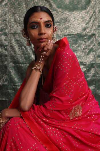 Buy_Label Earthen_Pink Silk V-neck Gulabi Taara Saree And Blouse Set _Online_at_Aza_Fashions