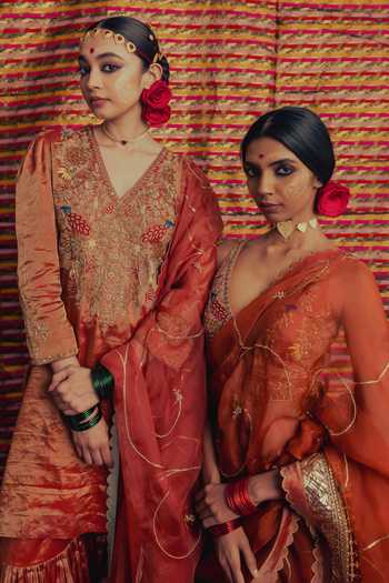 Buy_Label Earthen_Red Tissue V-neck Noor Zari Embroidered Kurta Sharara Set 