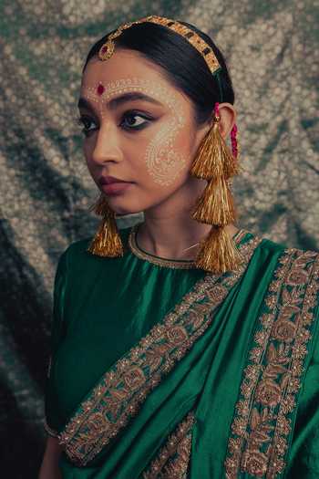 Buy_Label Earthen_Green Silk Round Neck Mallika Embroidered Saree And Blouse Set _Online_at_Aza_Fashions