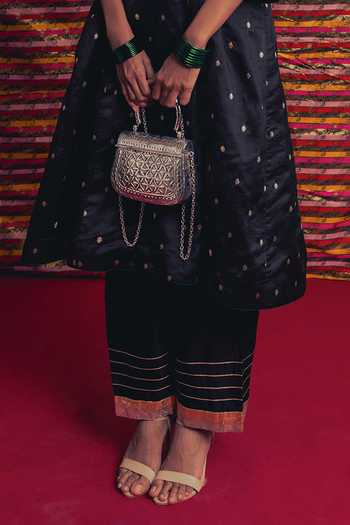 Label Earthen_Black Silk V-neck, Yes Nisha Shringar Kurta Set _Online_at_Aza_Fashions