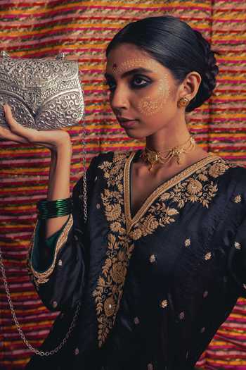 Buy_Label Earthen_Black Silk V-neck, Yes Nisha Shringar Kurta Set _Online_at_Aza_Fashions