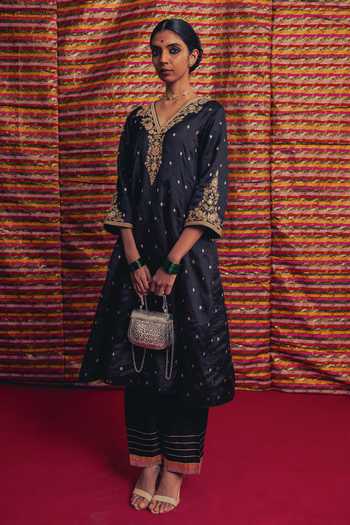Label Earthen Nisha Shringar Silk Kurta Set 