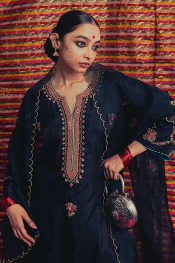 Shop_Label Earthen_Black Silk, Organza V-neck, Yes Raina Embroidered Kurta Set _Online_at_Aza_Fashions