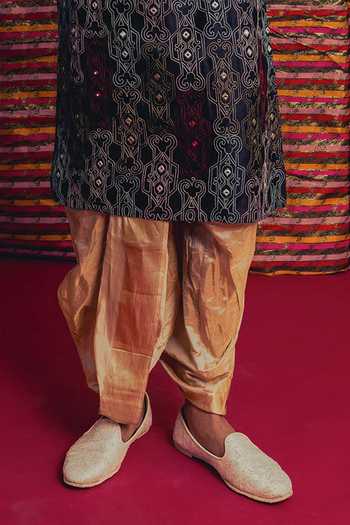 Label Earthen_Black Silk Zari Mehfil Raat Geometric Embroidered Kurta Set _Online_at_Aza_Fashions