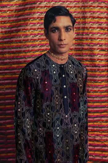 Buy_Label Earthen_Black Silk Zari Mehfil Raat Geometric Embroidered Kurta Set _Online_at_Aza_Fashions