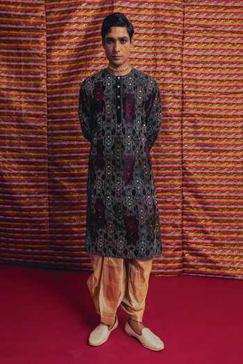 Label Earthen Mehfil Raat Geometric Embroidered Kurta Set 