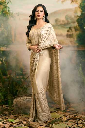 Samyukta Singhania_Beige Scoop Neck Hand Embroidered Banarasi Saree And Blouse Set _at_Aza_Fashions