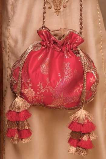 Amyra Simar Scallop Silk Potli 