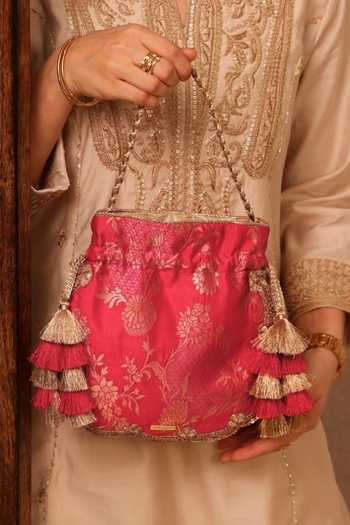 Amyra Simar Scallop Silk Potli 