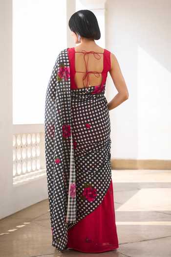 Dressfolk Checkered Saree With Unstitched Blouse Piece 