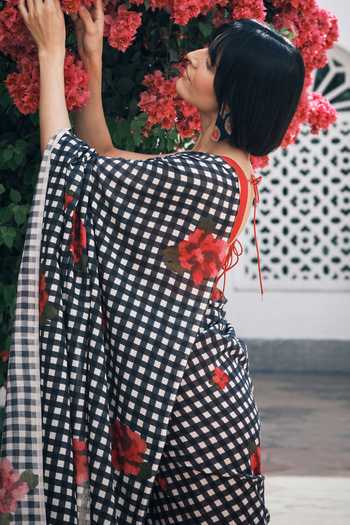 Dressfolk_Pink Handloom Cotton Checkered Saree With Unstitched Blouse Piece _at_Aza_Fashions