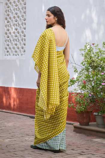 Dressfolk Checkered Saree With Unstitched Blouse Piece 