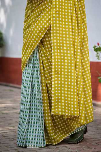 Buy_Dressfolk_Green Handloom Cotton Checkered Saree With Unstitched Blouse Piece _Online_at_Aza_Fashions