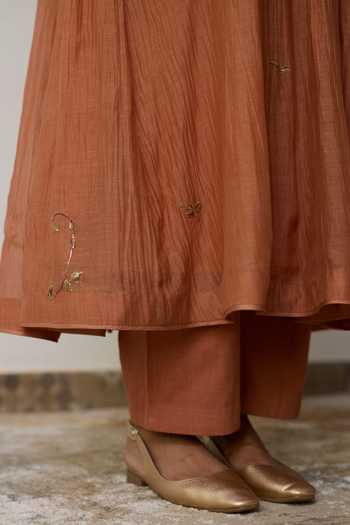 Rhua_Brown Handloom Cotton Mandarin Collar Reya Kurta And Pant Set _at_Aza_Fashions
