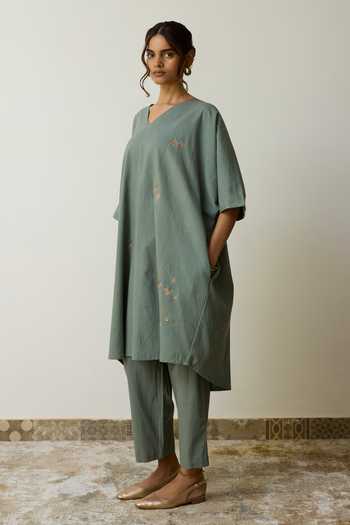 Buy_Rhua_Green Handloom Cotton V-neck, Yes Iti Kurta And Pant Set _Online_at_Aza_Fashions