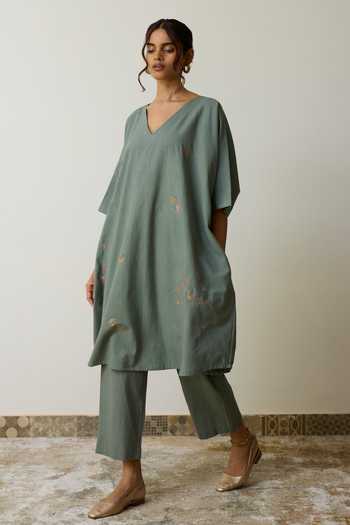 Shop_Rhua_Green Handloom Cotton V-neck, Yes Iti Kurta And Pant Set _Online_at_Aza_Fashions