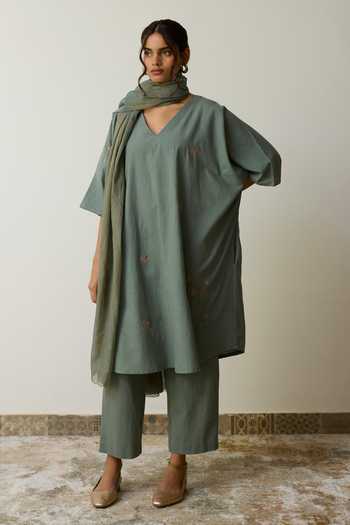 Buy_Rhua_Green Handloom Cotton V-neck Iti Kurta Set _Online_at_Aza_Fashions