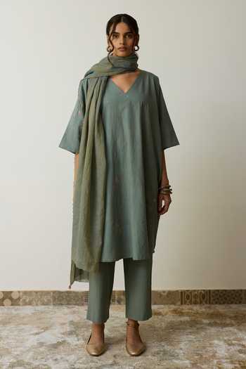Shop_Rhua_Green Handloom Cotton V-neck Iti Kurta Set _Online_at_Aza_Fashions