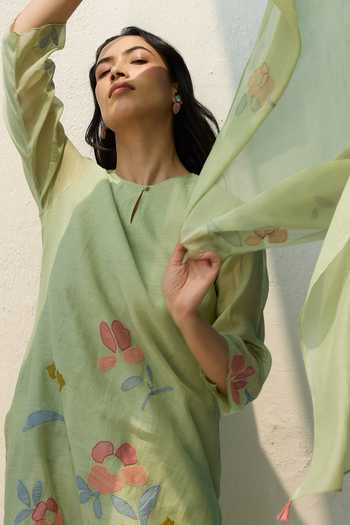 Vaayu_Green Muslin, Cotton Round Neck Lime Applique Embroidered Kurta Set _at_Aza_Fashions