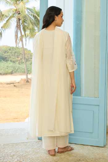 Vaayu Ivory Thread Embroidered Kurta Set 