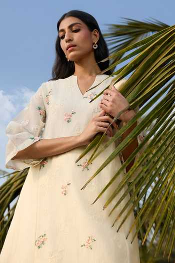 Vaayu_Ivory Cotton, Muslin V-neck, Yes Thread Embroidered Kurta And Pant Set _Online_at_Aza_Fashions