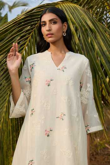 Buy_Vaayu_Ivory Cotton, Muslin V-neck, Yes Thread Embroidered Kurta And Pant Set _Online_at_Aza_Fashions