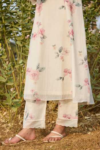 Buy_Vaayu_Ivory Cotton, Muslin V-neck, Yes Floral Print Kurta And Pant Set 