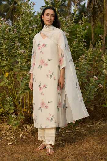 Vaayu_Ivory Cotton, Muslin V-neck, Yes Floral Print Kurta Set _at_Aza_Fashions