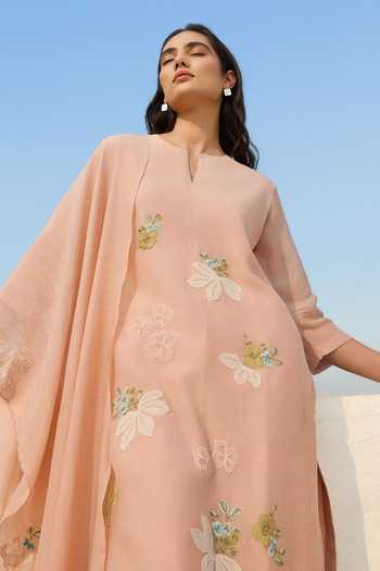 Vaayu_Pink Cotton, Muslin Keyhole Neck, Yes Blossom Applique Work Kurta Set _Online_at_Aza_Fashions