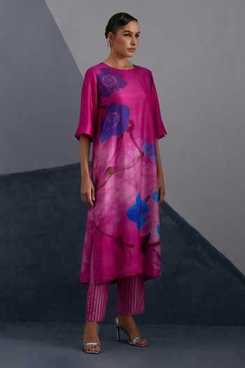 Clos Magenta Silk, Dupion Round Neck Vineyard Print Kurta And Pant Set at Aza Fashions Clos_Magenta Silk, Dupion Round Neck Vineyard Print Kurta And Pant Set _at_Aza_Fashions