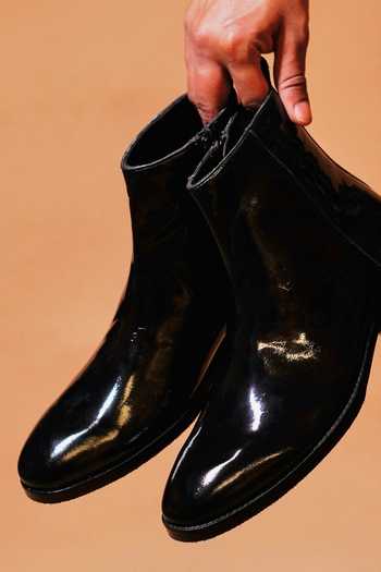 Buy_Dmodot_Black Sprazzo Nero Lucido Glossy Leather Boots _Online_at_Aza_Fashions