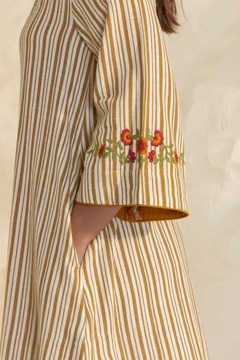 Dohr India Ivory Cotton, Silk, Kota Doria Split V-neck, Yes Savera Stripe Print Kurta Set at Aza Fashions Dohr India_Ivory Cotton, Silk, Kota Doria Split V-neck, Yes Savera Stripe Print Kurta Set _at_Aza_Fashions