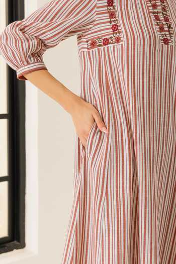 Dohr India_Ivory Cotton, Bemberg, Jacquard Round Neck Aaliyah Striped Pattern Kurta Set _at_Aza_Fashions
