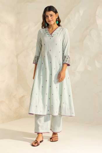Buy_Dohr India_Green Cotton, Silk V-neck, Yes Embroidered Kurta Set _Online_at_Aza_Fashions