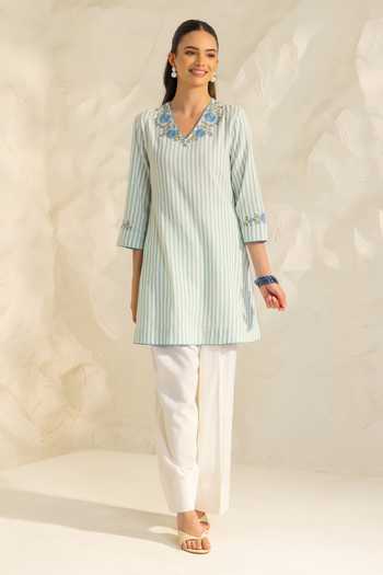 Buy Dohr India Ivory Cotton, Kota Doria, Silk V-neck Zainab Striped Pattern Kurta Set Online at Aza Fashions Buy_Dohr India_Ivory Cotton, Kota Doria, Silk V-neck Zainab Striped Pattern Kurta Set _Online_at_Aza_Fashions