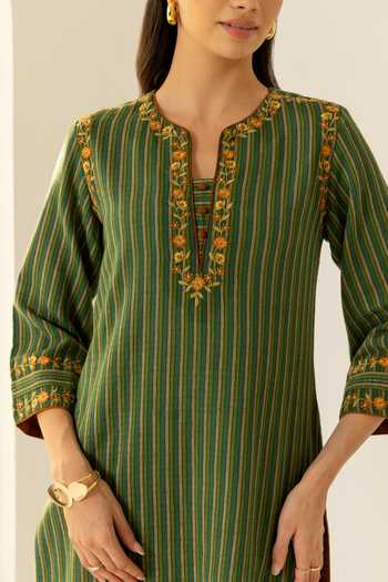 Dohr India_Green Cotton, Bemberg, Jacquard Split V-neck, Yes Nyra Striped Print Kurta Set _Online_at_Aza_Fashions
