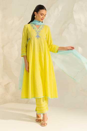 Dohr India Aizah Neckline Embroidered Kurta Set 