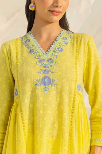 Shop Dohr India Yellow Cotton, Kota Doria, Silk V-neck, Yes Aizah Neckline Embroidered Kurta Set Shop_Dohr India_Yellow Cotton, Kota Doria, Silk V-neck, Yes Aizah Neckline Embroidered Kurta Set