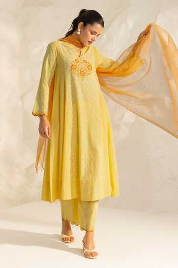 Dohr India Kiara Floral Placement Embroidered Kurta Set 