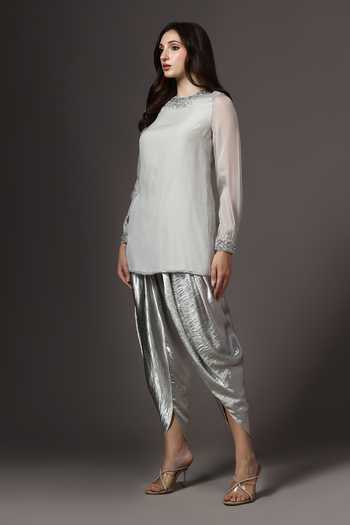 Pooja Peshoria_Green Organza, Shantoon, Satin Round Neck, Yes Placed Hand Embroidered Kurta Set _at_Aza_Fashions